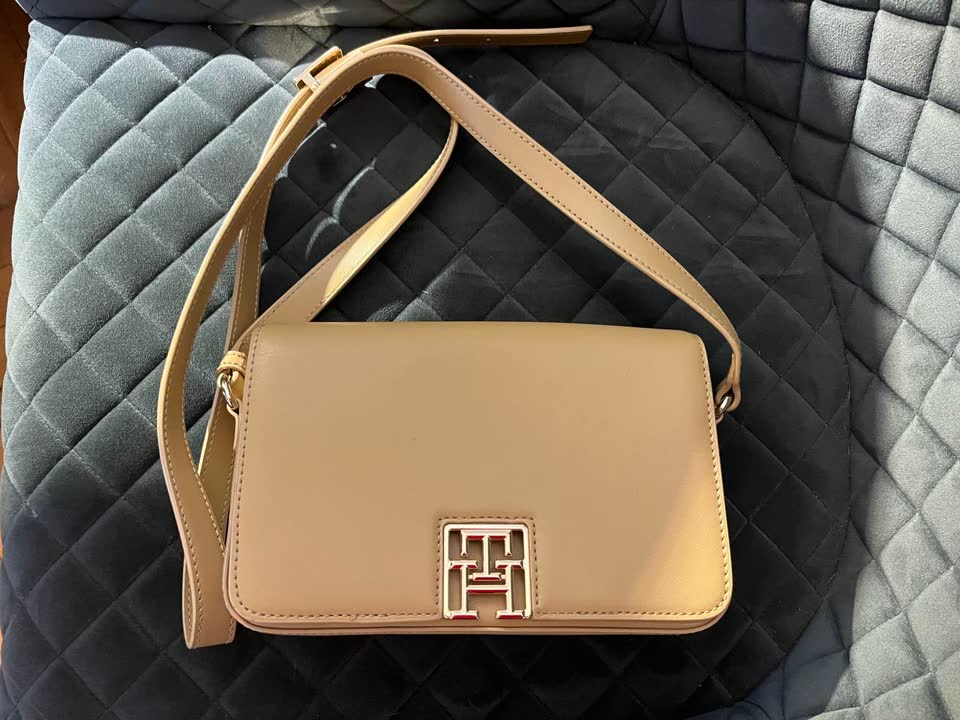 Сумка кросс-боди Tommy Hilfiger