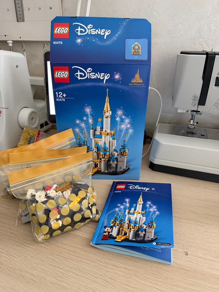 Diznijev dvorac, Arielin dvorac Male sirene, Lego Classic ploča