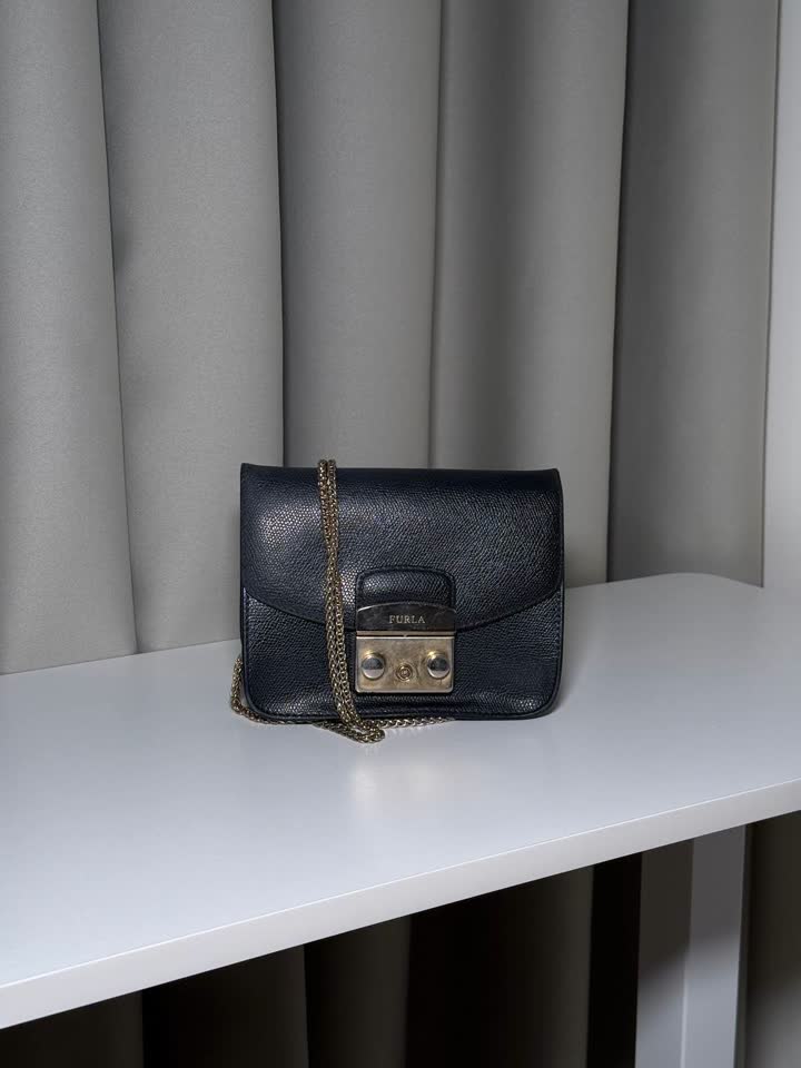 Сумка Furla, длинный и короткий металический ремешок — 80 usd
