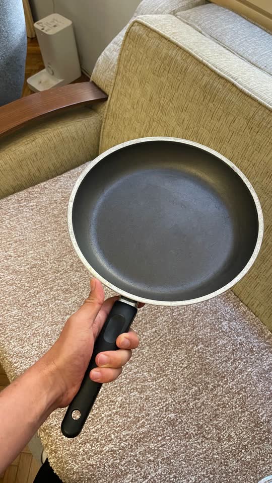 Tiganj, daska za sečenje i držač za kašike/viljuške IKEA