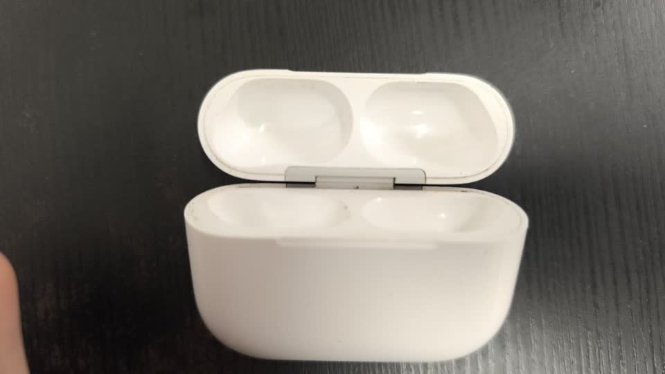 Оригинальный кейс для зарядки AirPods Pro 3 (A3122)