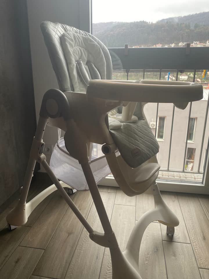 Стульчик для кормления Carrello Caramel