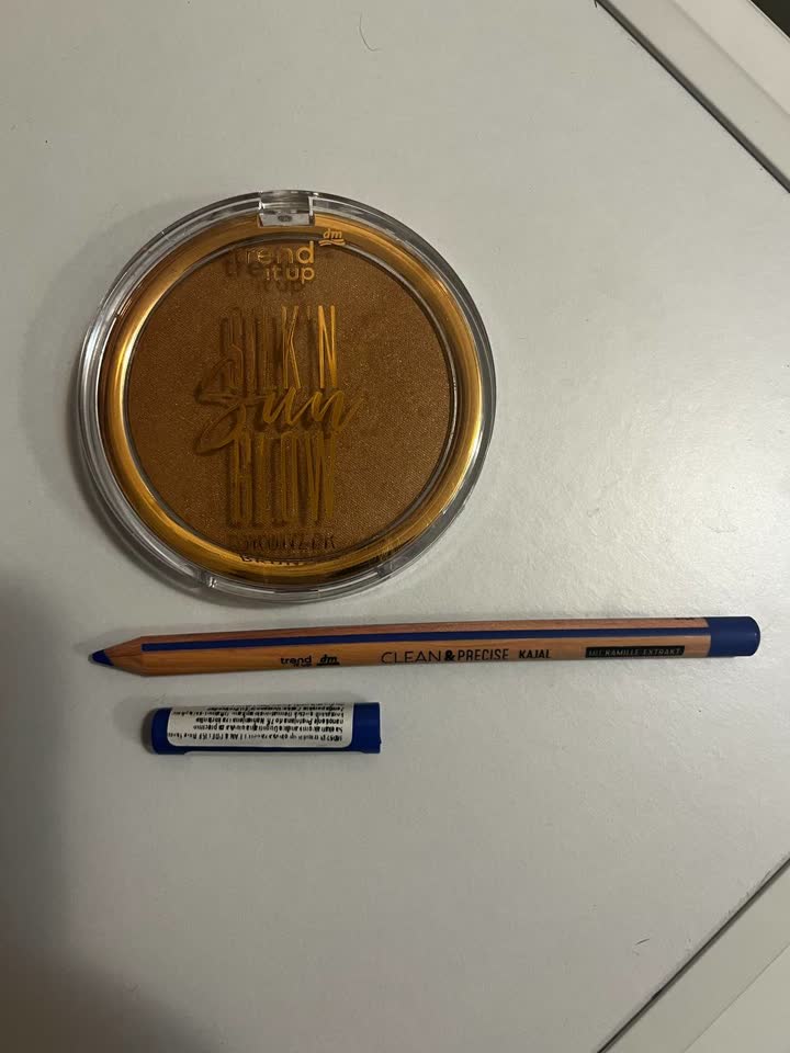 Bronzer i plava olovka za oči