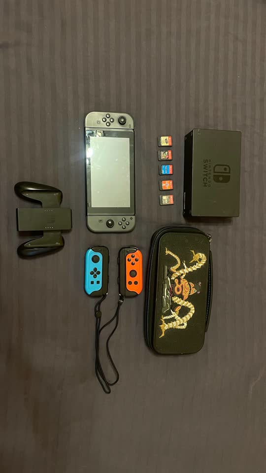 Продам Nintendo Switch (1-я ревизия) + Nintendo аккаунт 19 игр