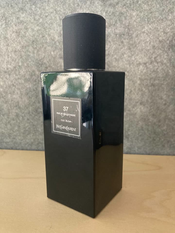 Yves Saint Laurent, 37 rue de Bellechasse 90/125