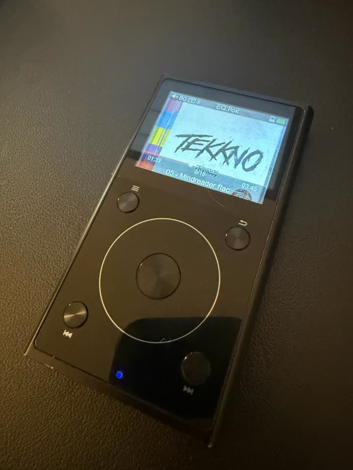 Продаю плеер FiiO X1 II в отличном состоянии. В комплекте оригинальный чехол и карта на 32 Г