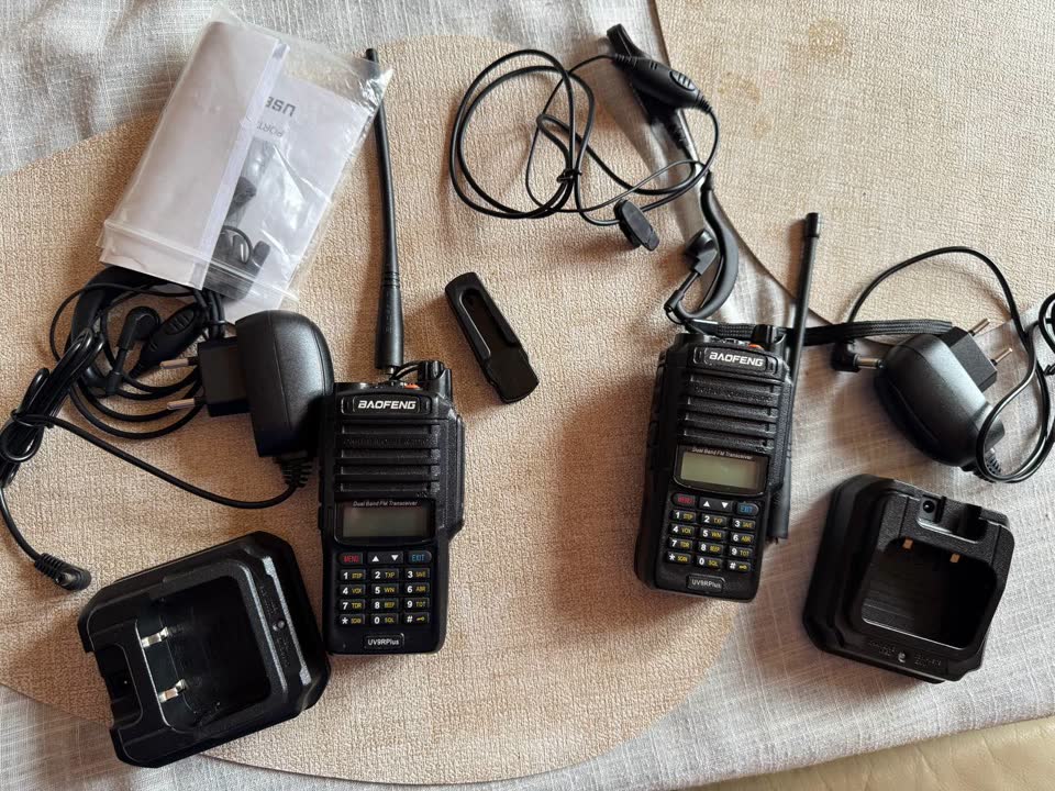 Baofeng UV-9R Plus — комплект из 2 раций