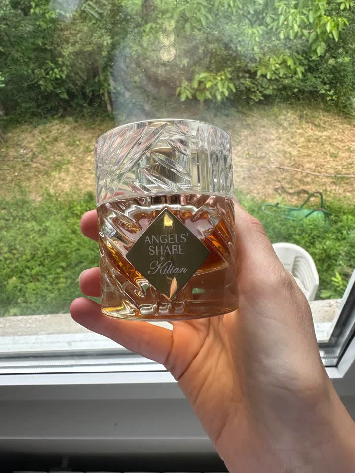 Продам Kilian - Angels Share 50ml без пары пшиков и без коробки.
