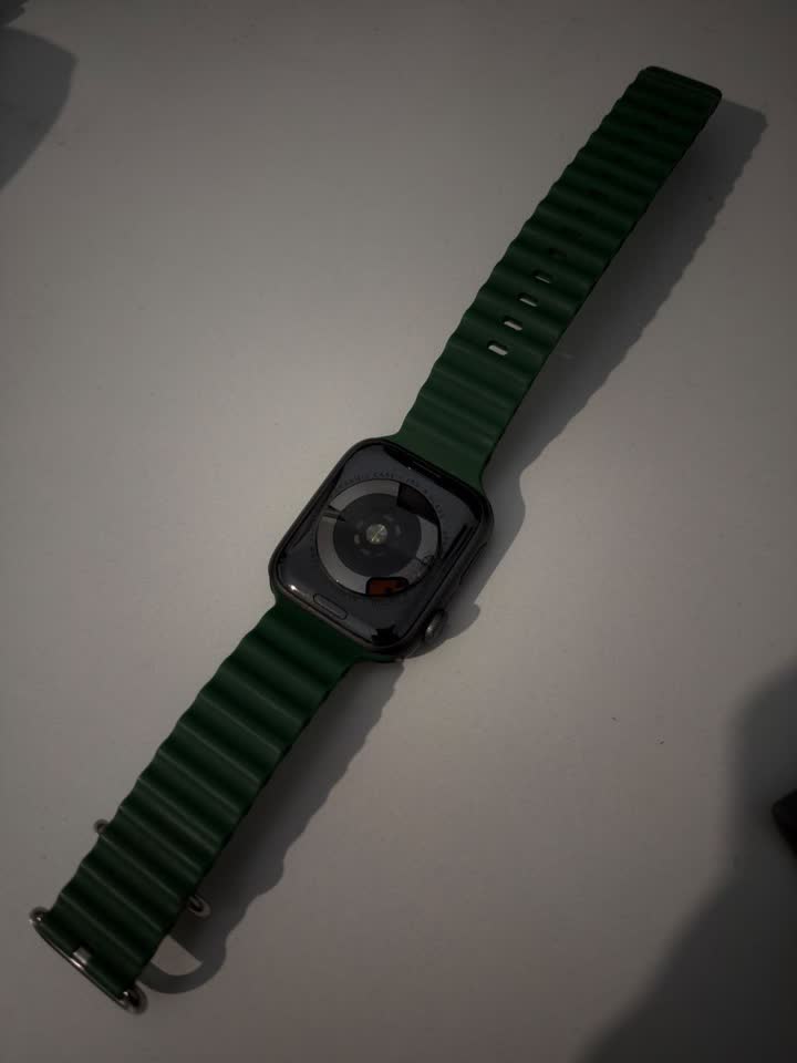 Prodaju se Apple Watch Series 5, 44 mm