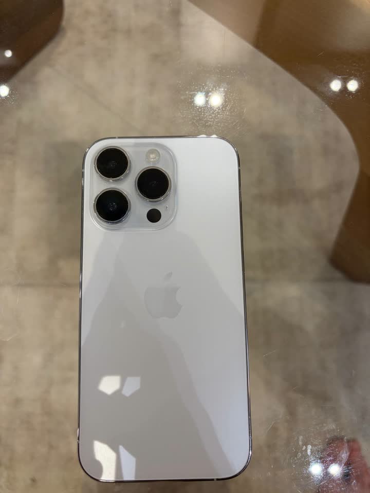 Prodaje se iPhone 14 Pro 128GB beli