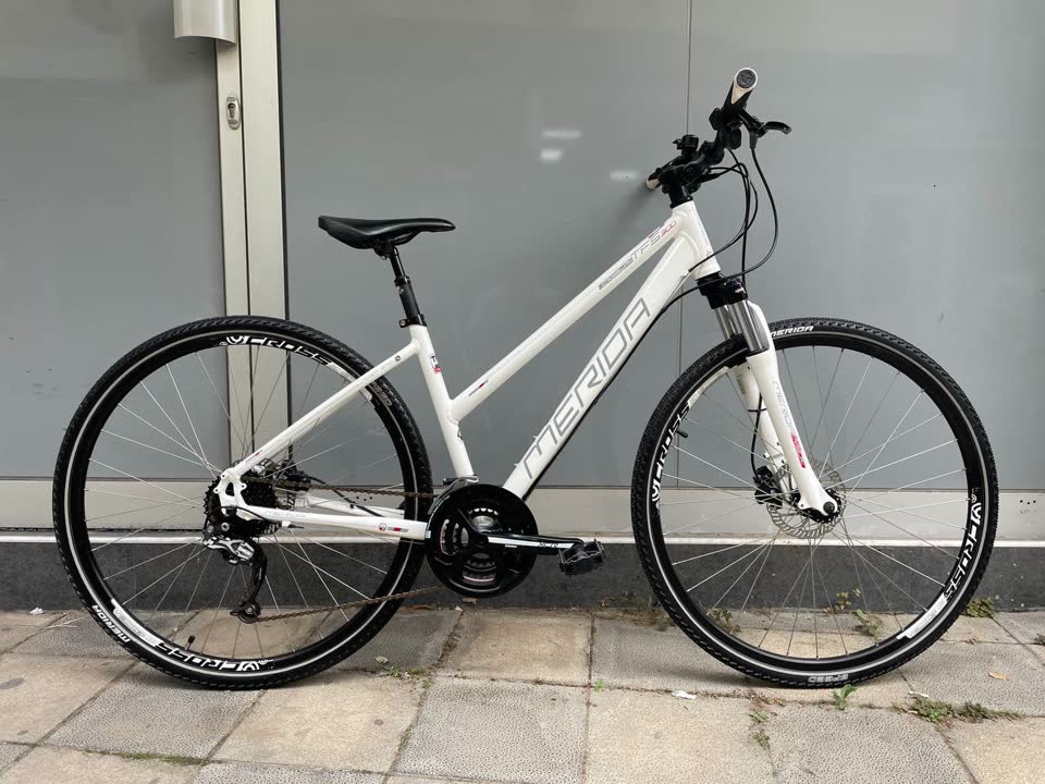 Продается универсальный велосипед Merida Crossway TFS300 Shimano