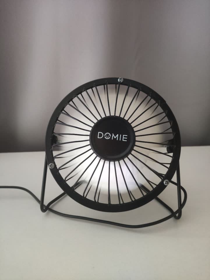Prodajem stoni ventilator DOMIE DX-4 (USB)