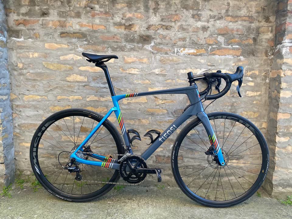 Retki drumski bicikl Tifosi ss Disc Potenza Campagnolo 2x11