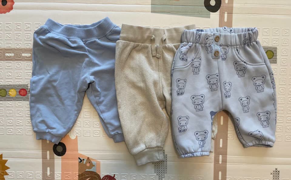 Tople pantalone za 3-6 meseci.