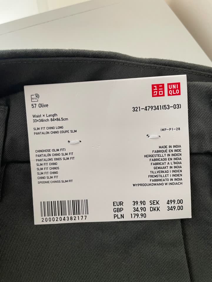 Nove pantalone Uniqlo