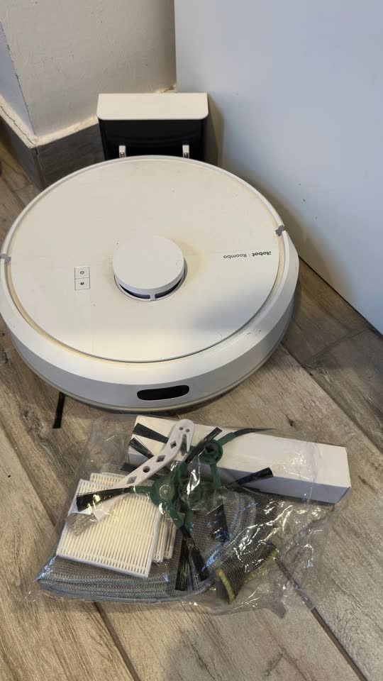 Prodajem robotski usisivač iRobot Roomba 105