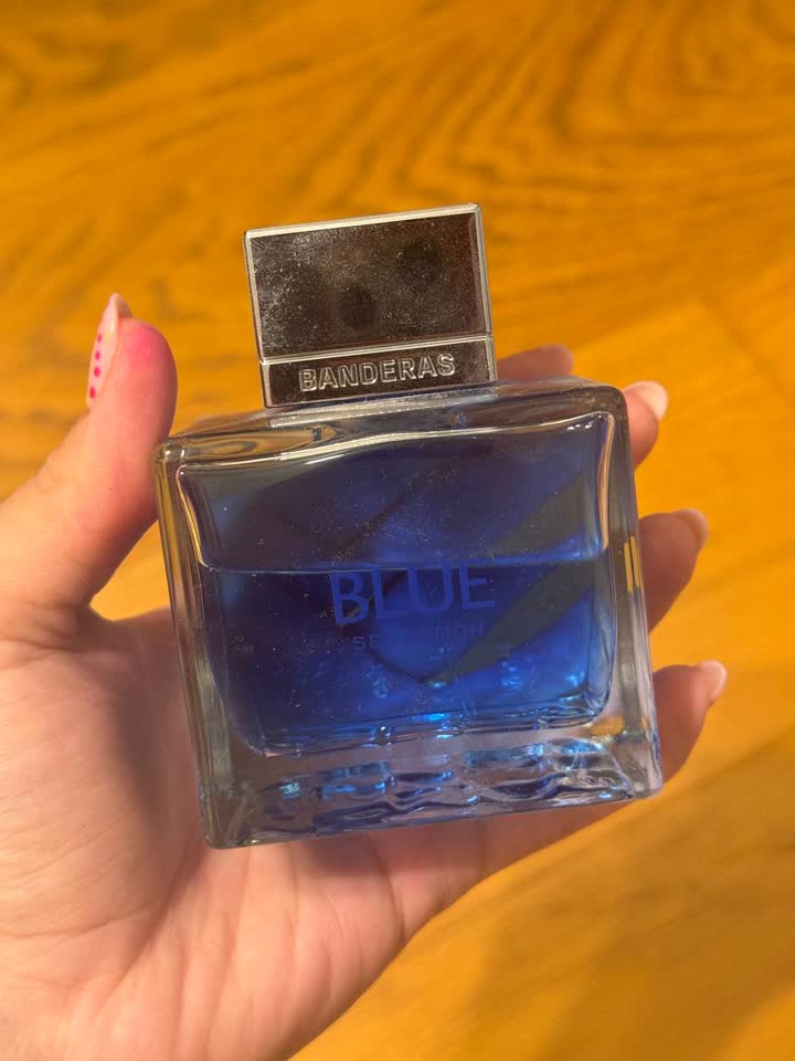 Prodajem parfem Antonio Banderas Blue (Antonio Banderas Blue), praktično nov, nije odgovarao mužu