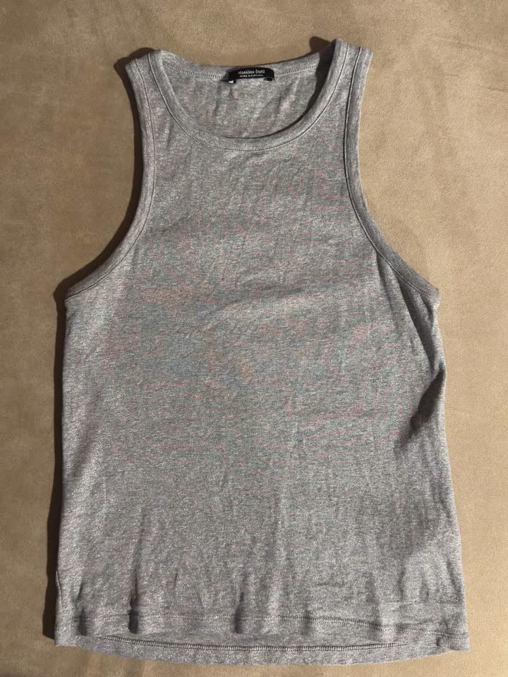 Prodajem sjajnu majicu Massimo Dutti