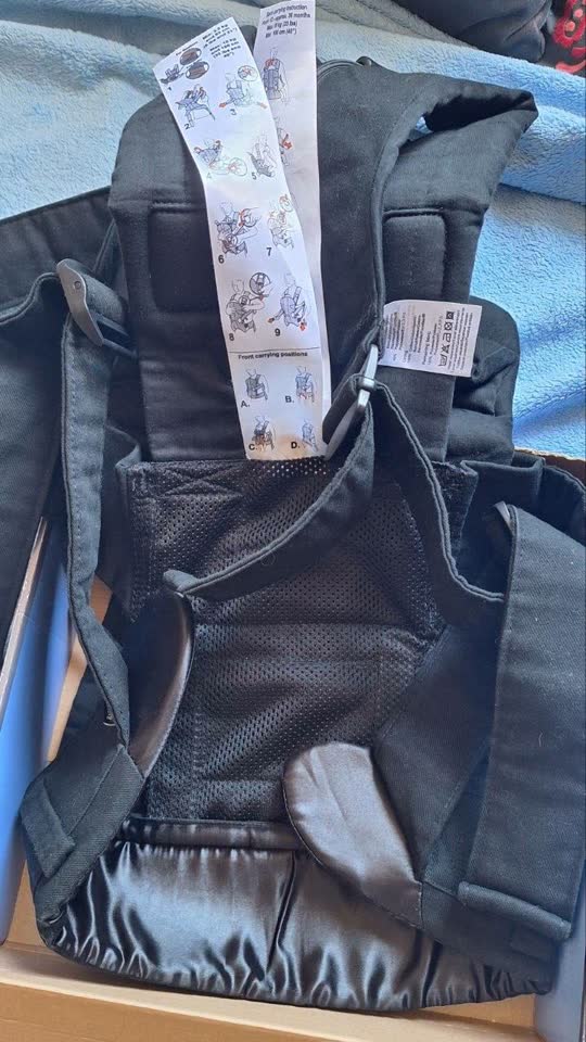 Dečja ergonomska nosiljka-kengur BabyBjörn One — kao nova, u originalnoj kutiji