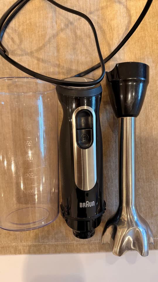 Potapajući blender sa posudom BRAUN