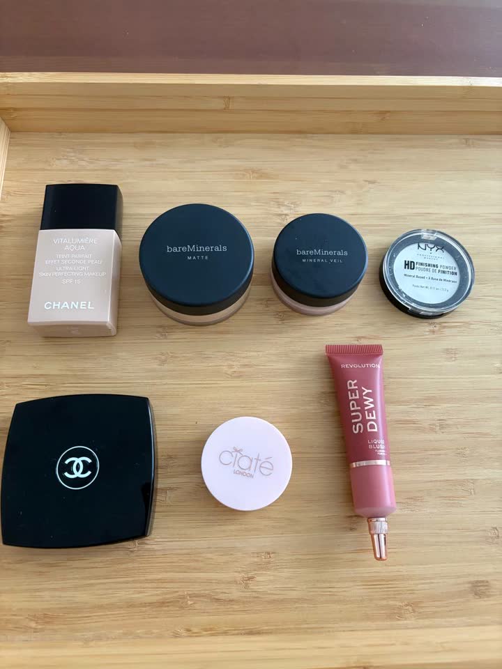 Косметика: Chanel, Bare Minerals, NYX, Ciate, Revolution
