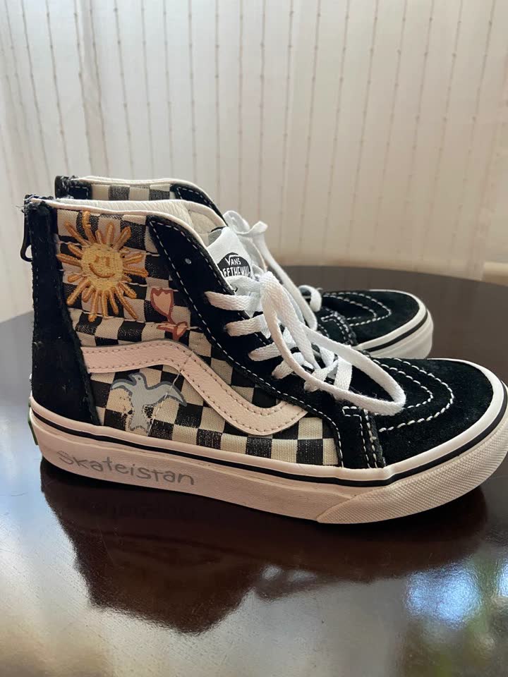 Vans patike, Converse patike, Zara kompletić