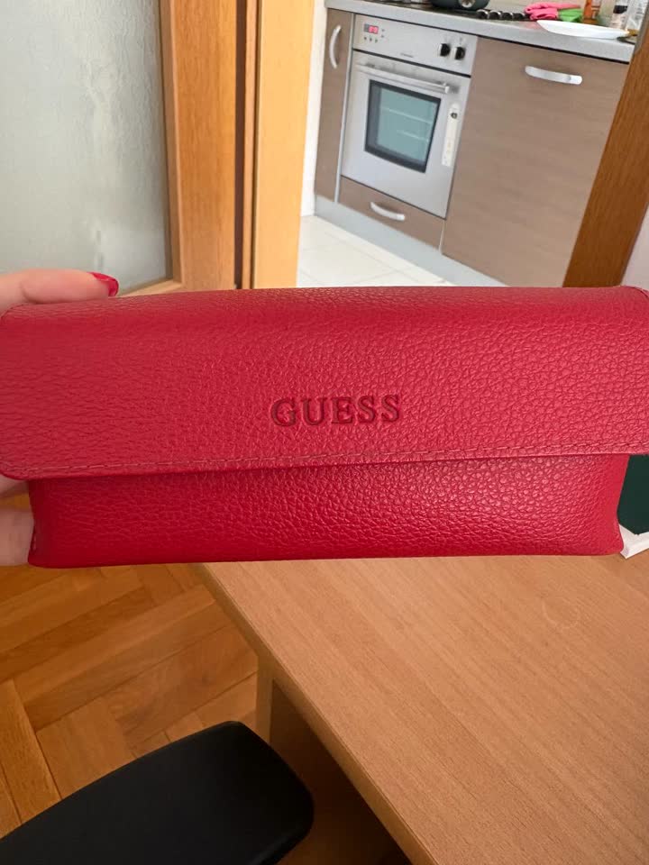 Guess naočare, 1500 rsd, blago zatamnjenje 📌 preuzimanje na adresi Starine Novaka 23 kod Tašmajdana