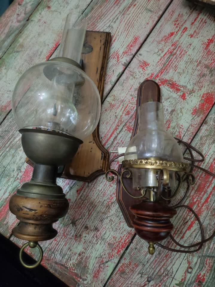Vintage zidna svetiljka