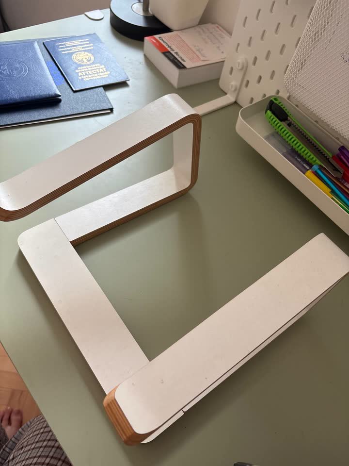 Prodajem postolje za laptop IKEA