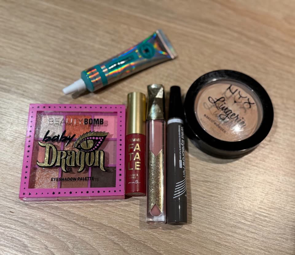 Senke, ajlajner, tint, sjaj za usne, marker za obrve, puder
