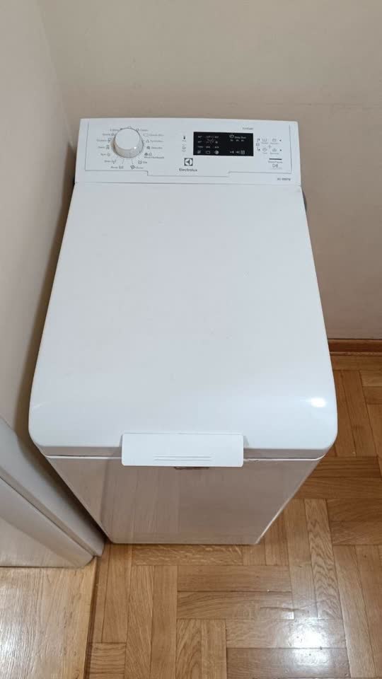 Veš mašina Electrolux s vertikalnim punjenjem