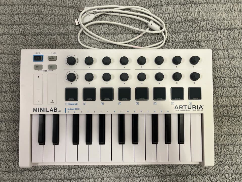 Продаю Arturia MiniLab MkII