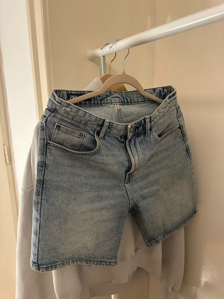Прямые шорты Зара и худи Bershka