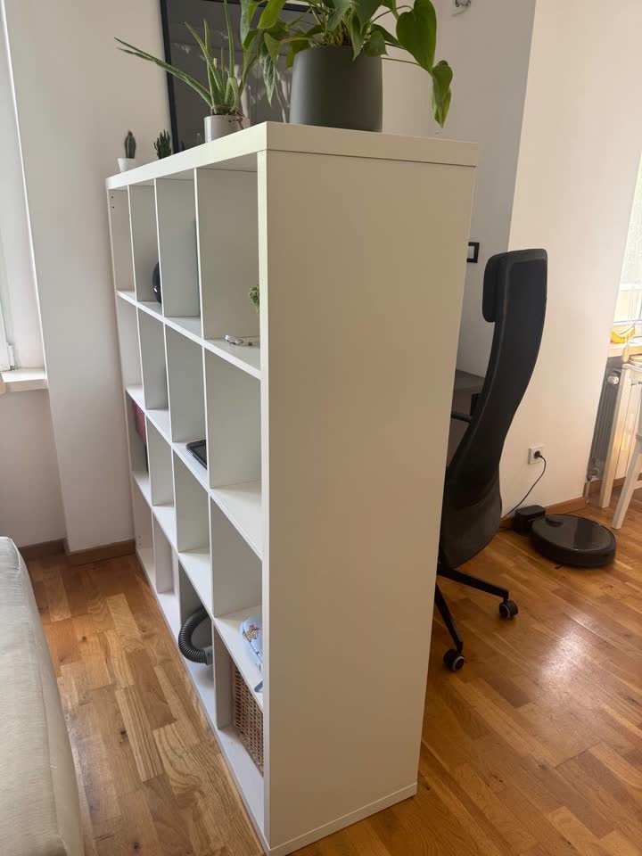 Стеллаж IKEA и съемная вешалка Sinsay