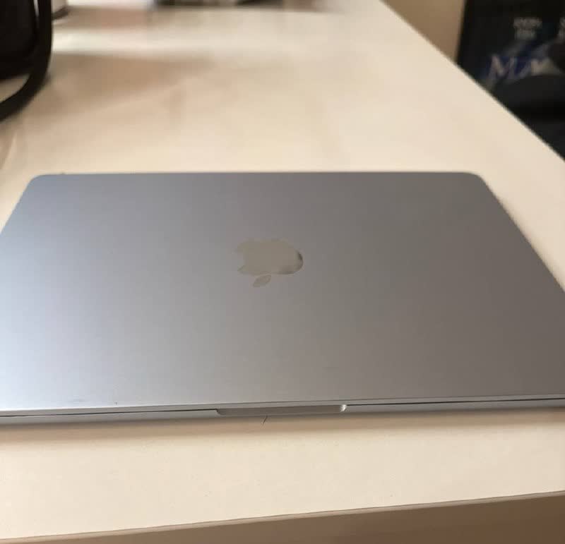 MacBook Air 13” M4 16GB Blue
