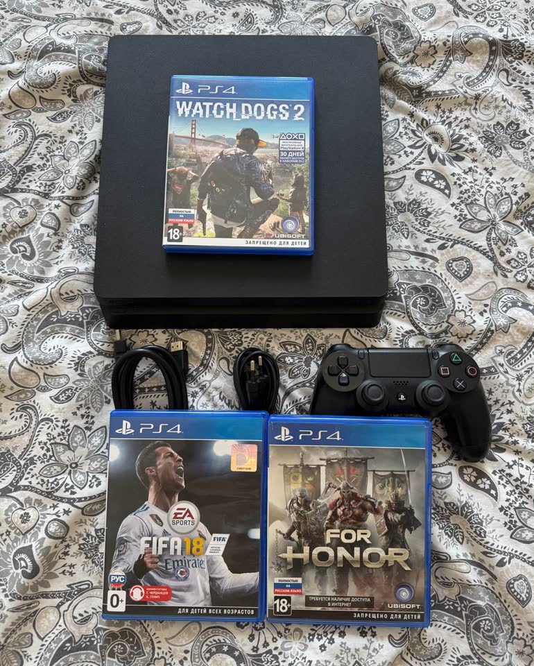Продаю приставку Sony PS4 Slim