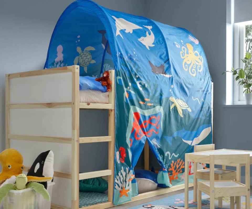 Zavesa za krevet Ikea, naziv KURA. Preuzimanje u Zemunu ili po dogovoru. 2000 rsd, moguć dogovor