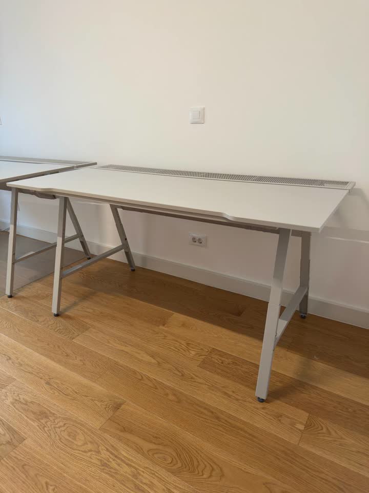 Продаю 2 рабочих стола IKEA UTESPELARE, 160×80 см