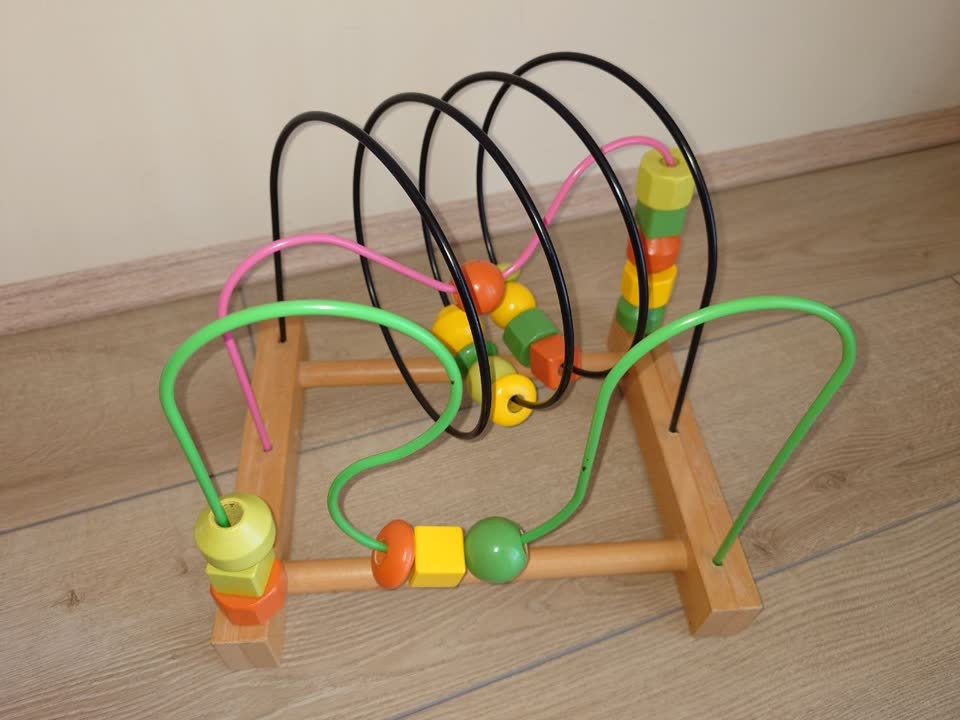 1. Veliki lavirint sa perlicama (Ikea) 800 din