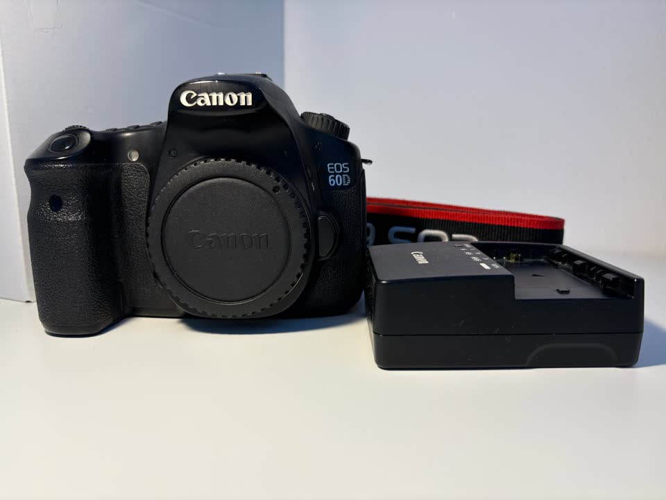 Продам Canon 60D body и объектив EF 50mm 1.4