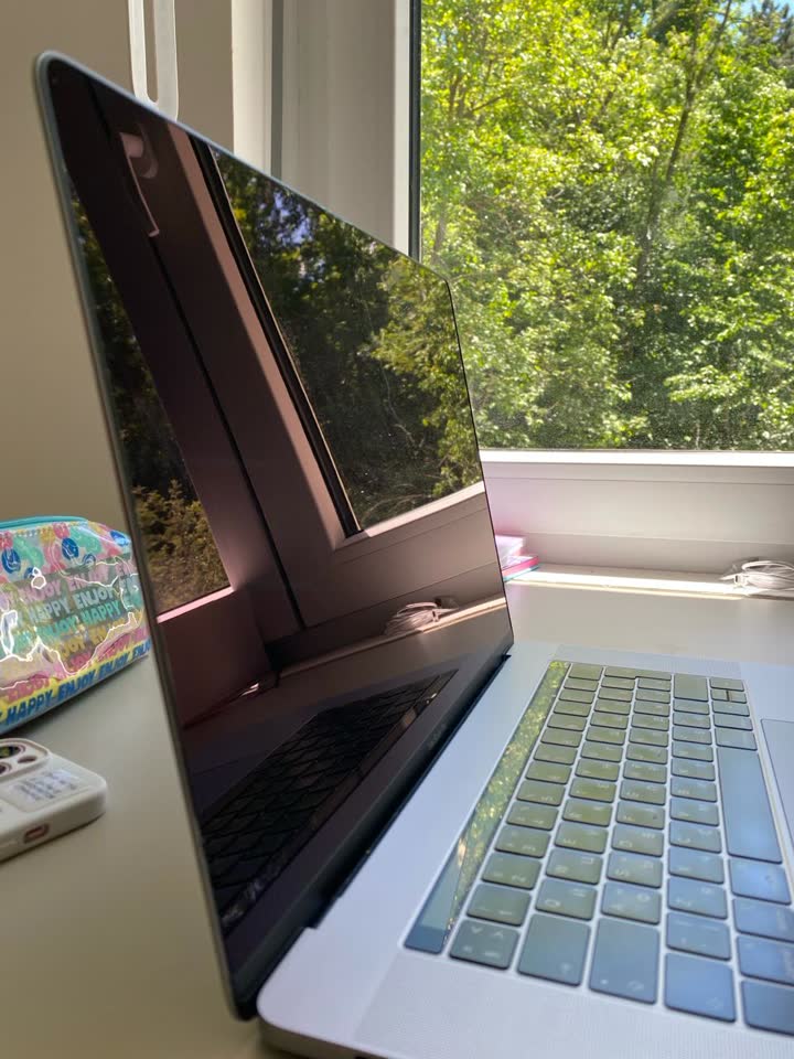 MacBook Pro 15 (2018) i7 / 16GB / 512GB