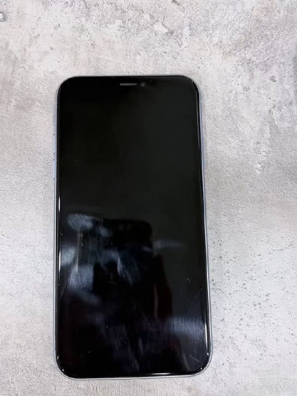 Prodajem iPhone XR 128 GB