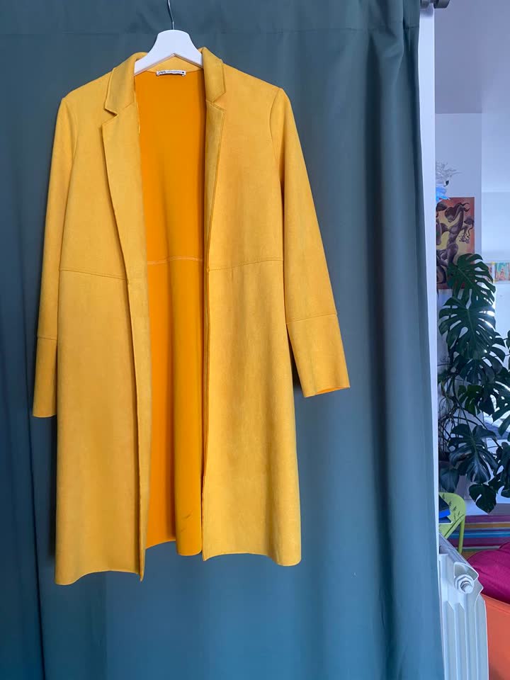Летнее пальто Zara канареечного цвета