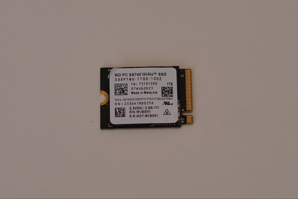 Prodaja SSD diskova WD SN740 1TB i Kioxia 256GB