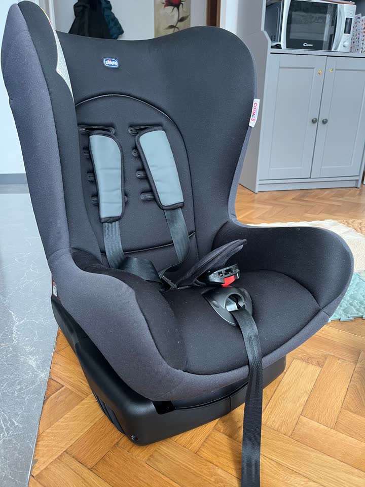 Автокресло Chicco Cosmos (0-18 кг), Jet Black (Черный)