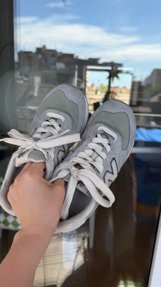 Продаю оригинальные New Balance 574 в сером цвете с кремовыми и фисташковыми акцентами. Моде