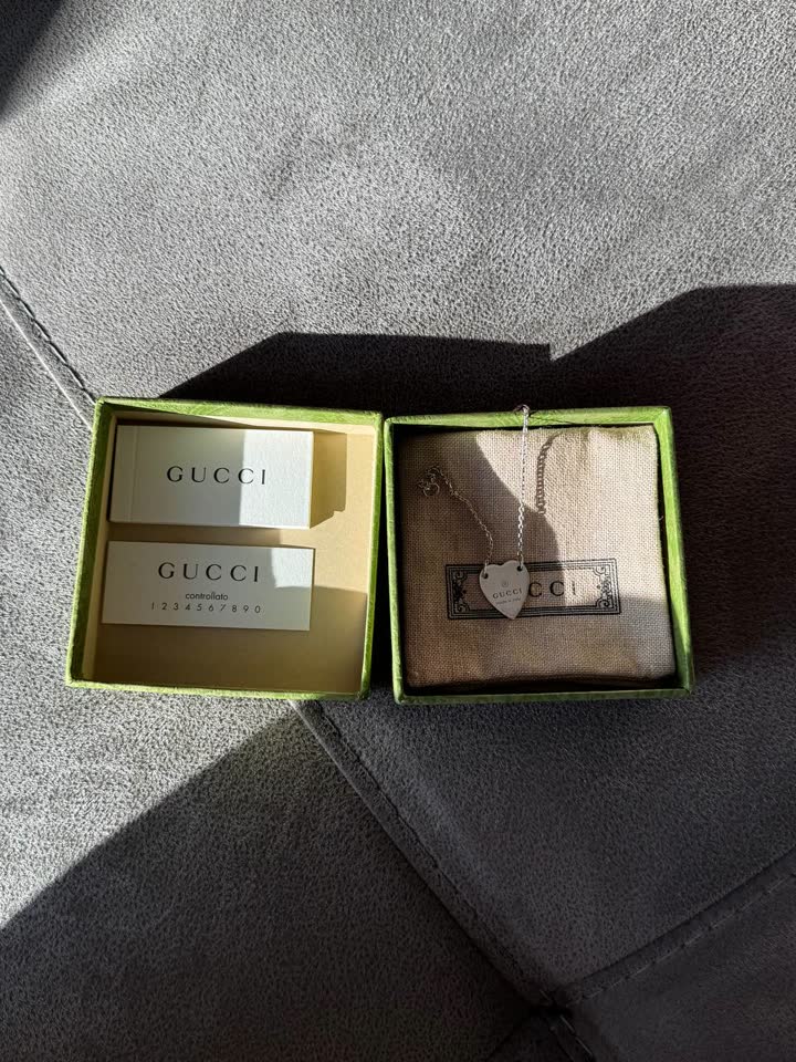 Gucci браслет с подвеской-сердцем