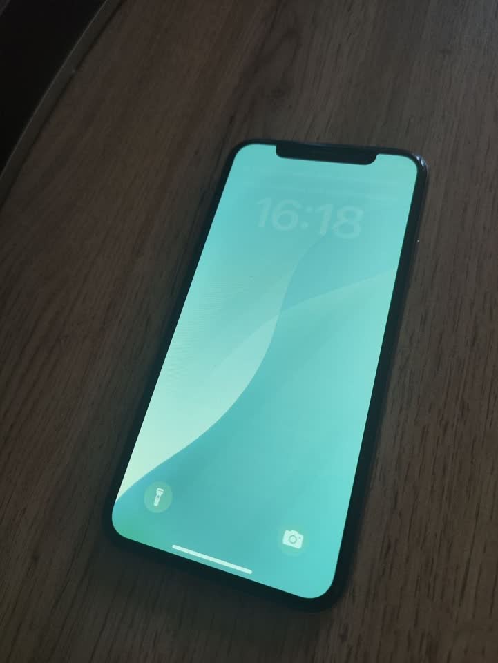 Prodajem iPhone XS 256 GB