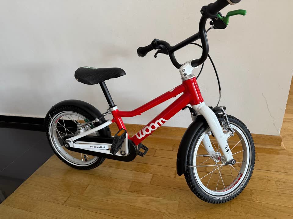 Продам детский велосипед Woom 2 (оригинал), б/у — красный