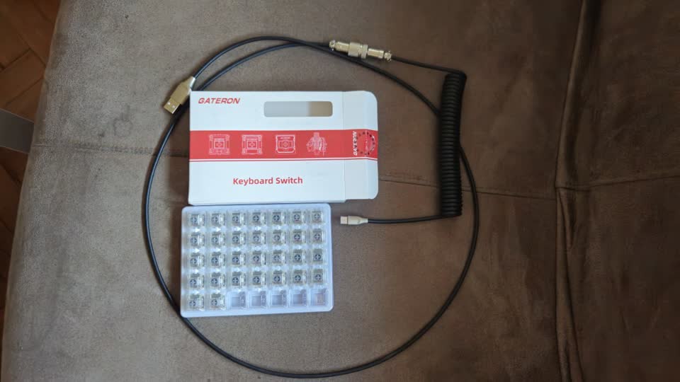 Prodajem Gateron G Pro 3.0 silver switch-eve i PVC aviator kabl
